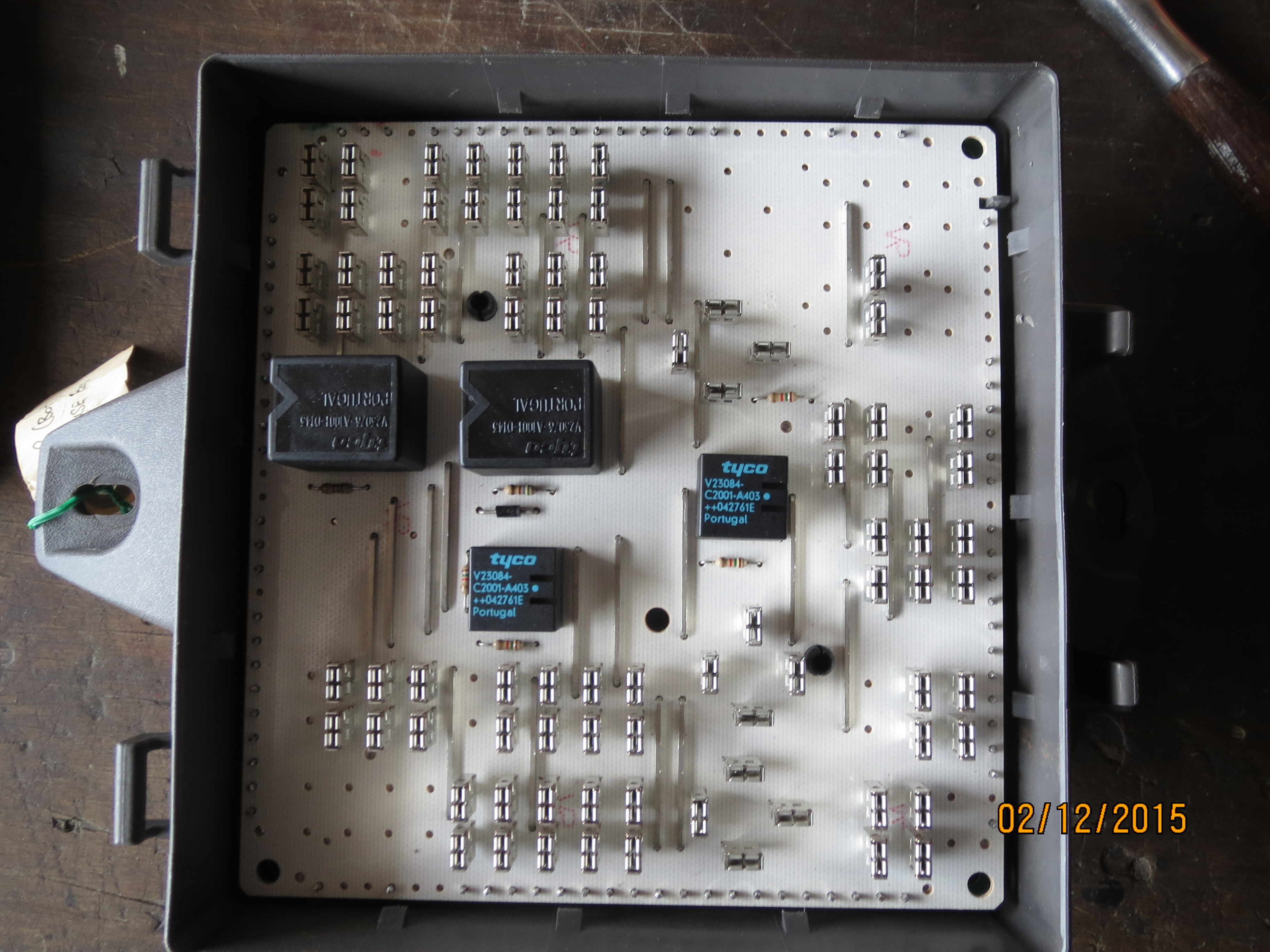 PCB inside the fuse box? - Jaguar Forums - Jaguar ... plastic fuse box 
